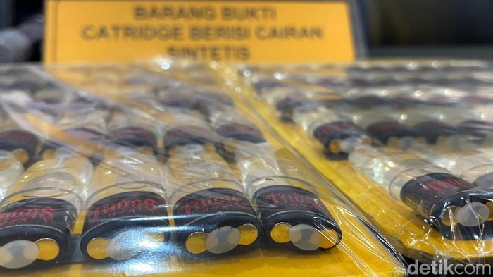 Barang bukti liquid vape mengandung narkoba.