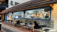 Blue Bake Houf (BBH Kitchen) menjadi salah satu kafe yang tengah hits di Solo. Lokasinya di Jalan Gatot Subroto No. 35, Kemlayan, Serengan. Foto: detikFood