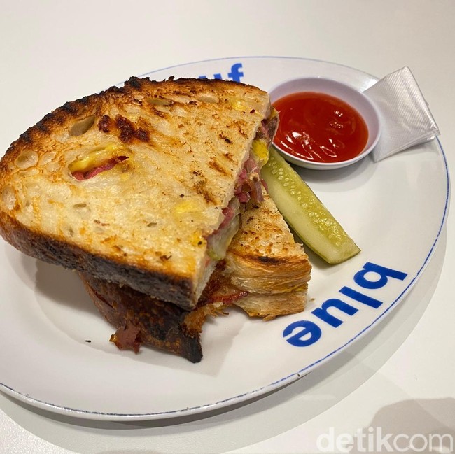Brunch ala Kafe Sydney di Solo, Ada Sourdough Corned Beef yang Cheesy