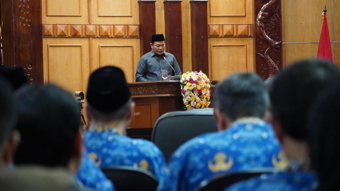 Bupati Sidoarjo Subandi