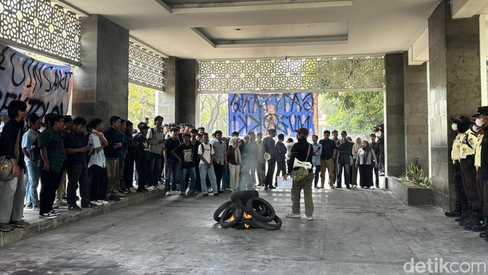 Demo mhasiswa UINSA Surabaya