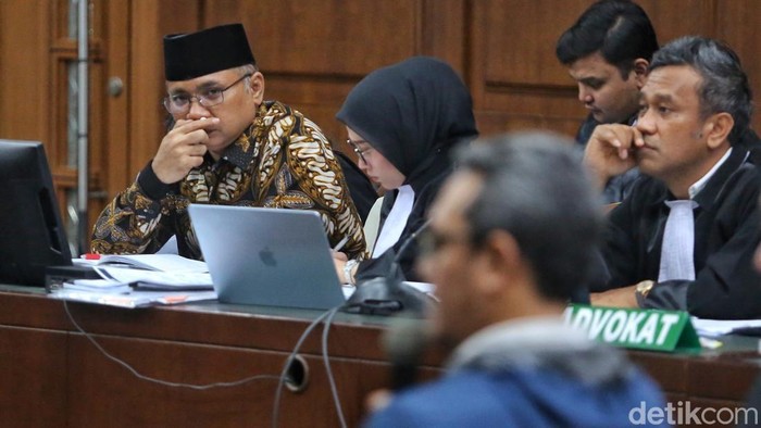 Dua mantan pejabat Kementerian Agama (Kemenag) memberikan keterangan sebagai saksi dalam perkara dugaan tindak pidana korupsi pembagian kuota dan penyelenggaraan haji periode 2023-2024 di Pengadilan Tipikor, Jakarta, Kamis (17/9/2026).