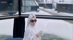Seru! Erin Anthony Makan dengan View Ikonik di Masjid Nabawi hingga Eiffel