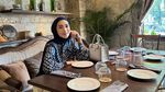 Seru! Erin Anthony Makan dengan View Ikonik di Masjid Nabawi hingga Eiffel