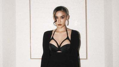 Foto: Agnez Mo Hadiri Pre-Party Emmy 2026, Sensual Berbalut Jean Paul Gaultier