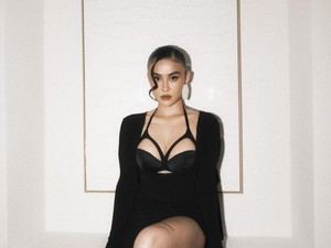 Foto: Agnez Mo Hadiri Pre-Party Emmy 2026, Sensual Berbalut Jean Paul Gaultier