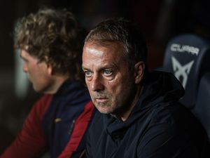 PSG Vs Barcelona: Hansi Flick Belum Menang Lawan Luis Enrique