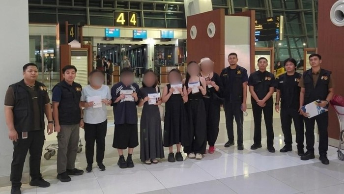 Imigrasi Deportasi 6 WN China di Tangerang Usai Buka Usaha Pakai Visa Wisata