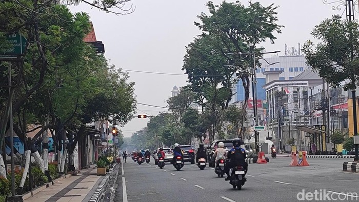 Kabut asap menyelimuti Kota Balikpapan, Kalimantan Timur. (Ary Nindita Intan RS)