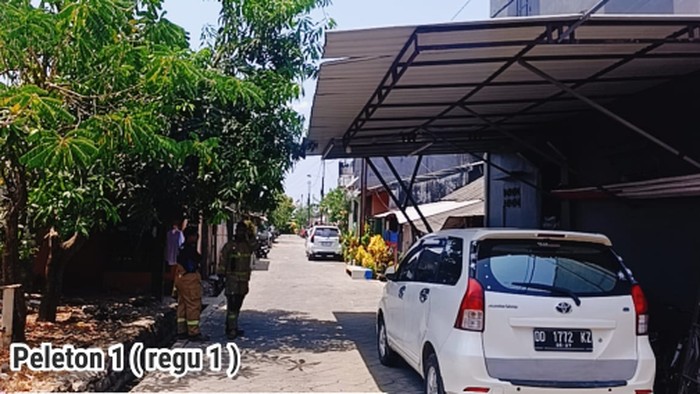 Kanopi parkiran di atas jalanan menghambat akses Damkar saat hendak padamkan kebakaran di Kodam III Makassar.