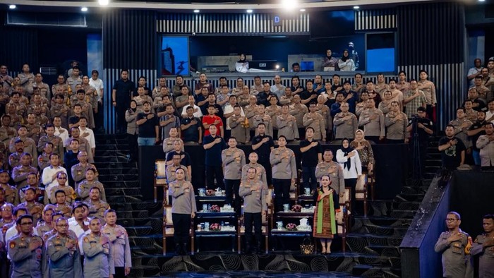 Kapolda Metro Jaya Komjen Asep Edi Suheri meluncurkan program Bapak Asuh untuk memperkuat keamanan sekolah dan pelajar, Kamis (17/9/.2026).