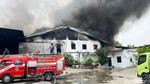 Pabrik Sepatu di Mojokerto Terbakar Hebat