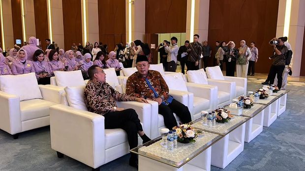 Kegiatan khitanan massal nan digelar PIA DPR (Anggi/detikcom)