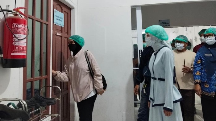 Wali Kota Kediri Vinanda Prameswati meninjau langsung SPPG Kaliombo