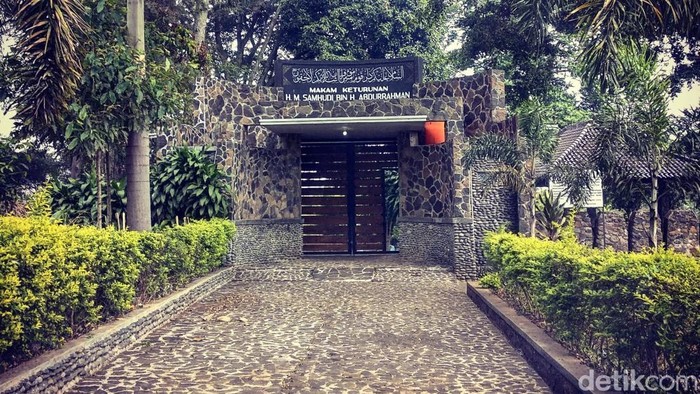 Kondisi makam keluarga H. Muhammad Samhudi di Kecamatan Nagreg, Kabupaten Bandung