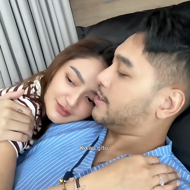 Siti Badriah Menangis Dampingi Krisjiana Vasektomi