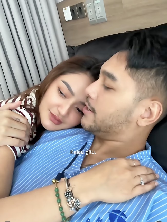 Siti Badriah Menangis Dampingi Krisjiana Vasektomi