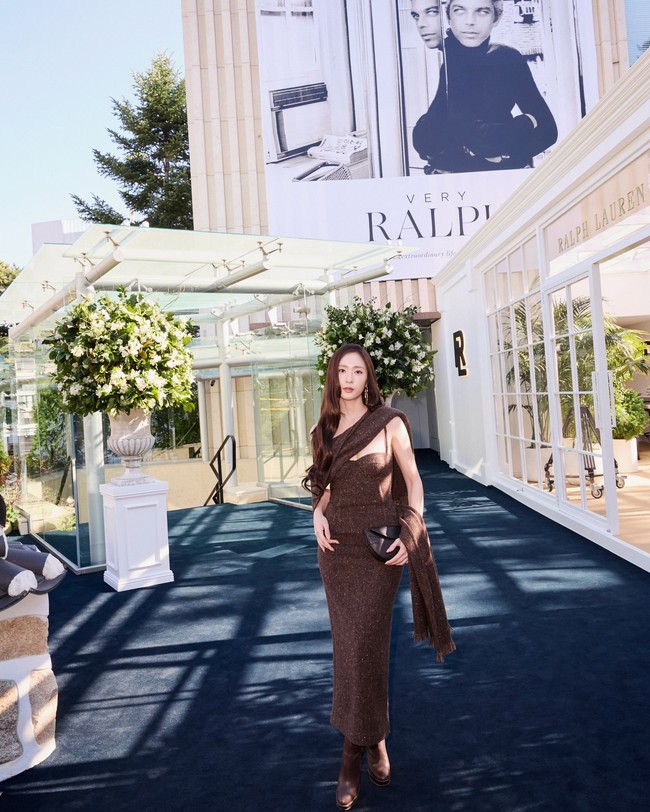Krystal Jung hadir sebagai teman lama Ralph Lauren. Ia telah menjadi wajah rumah mode mewah Amerika Serikat ini selama enam tahun terakhir. Foto: dok. Instagram @vousmevoyez