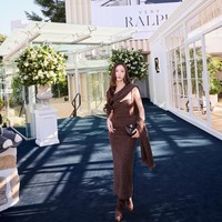 Krystal Jung hadir sebagai teman lama Ralph Lauren. Ia telah menjadi wajah rumah mode mewah Amerika Serikat ini selama enam tahun terakhir. Foto: dok. Instagram @vousmevoyez