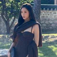 Aging like fine wine. Krystal Jung menyihir netizen dengan pesonanya setelah menginjak usia kepala tiga. Foto: dok. Instagram @vousmevoyez
