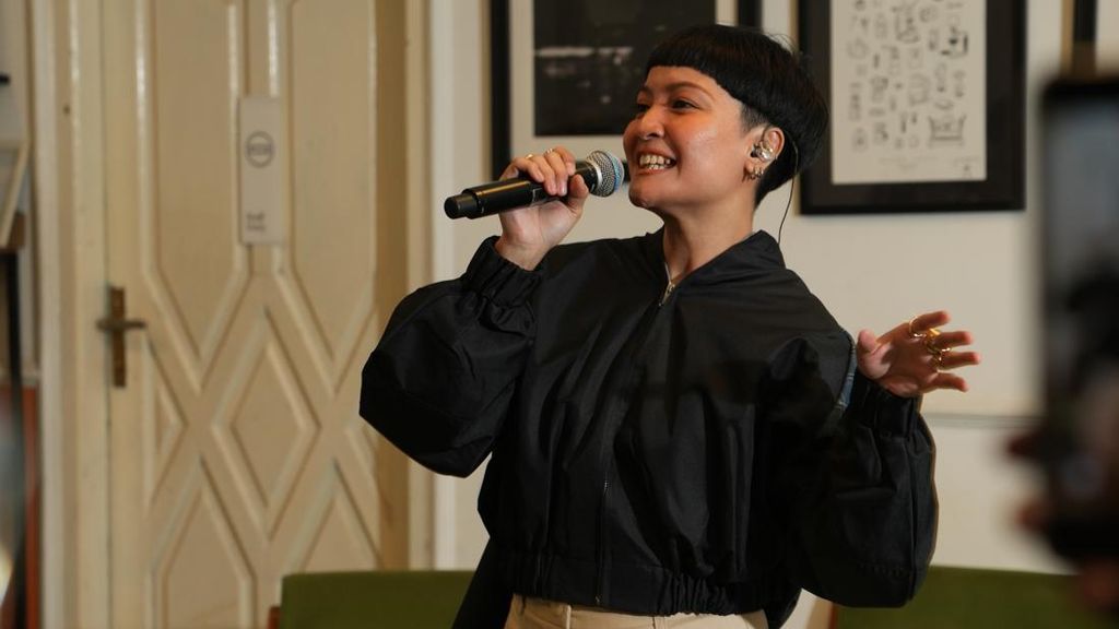 Inovatif! Lea Simanjuntak Rilis MV Ruang Dihatimu Pakai AI dan 3D
