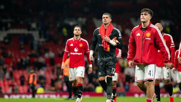 MANCHESTER, ENGLAND - SEPTEMBER 16: Karl Darlow of Manchester United applauds the fans after the Carabao Cup Third Round match between Manchester United and Brighton & Hove Albion at Old Trafford on September 16, 2026 in Manchester, England. (Photo by Ash Donelon/Manchester United via Getty Images)