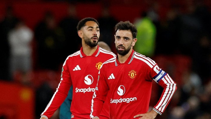 Soccer Football - Carabao Cup - Third Round - Manchester United v Brighton & Hove Albion - Old Trafford, Manchester, Britain - September 16, 2026 Manchester Uniteds Bruno Fernandes looks dejected after the match Action Images via Reuters/Jason Cairnduff EDITORIAL USE ONLY. NO USE WITH UNAUTHORIZED AUDIO, VIDEO, DATA, FIXTURE LISTS, CLUB/LEAGUE LOGOS OR LIVE SERVICES. ONLINE IN-MATCH USE LIMITED TO 120 IMAGES, NO VIDEO EMULATION. NO USE IN BETTING, GAMES OR SINGLE CLUB/LEAGUE/PLAYER PUBLICATIONS. PLEASE CONTACT YOUR ACCOUNT REPRESENTATIVE FOR FURTHER DETAILS..     TPX IMAGES OF THE DAY