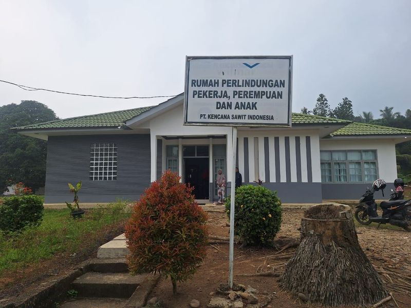 Menjaga Ibu, Melindungi Anak, Kisah Perempuan Pekerja Kebun di Solok Selatan