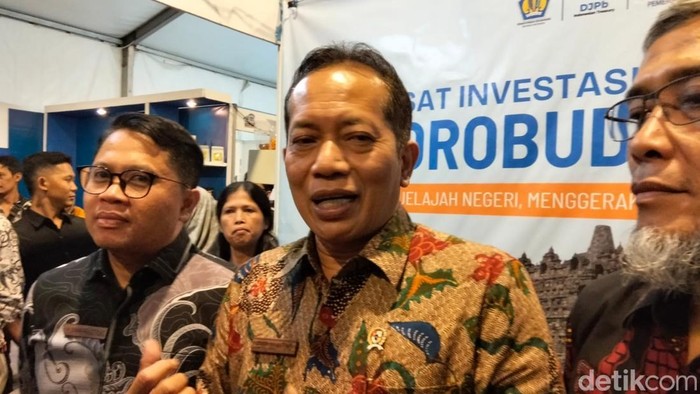 Menteri Koperasi Ferry Juliantono membuka event Borobudur Indonesia Expo 2026 di Alun-alun Kota Magelang, Kamis (17/9/2026).