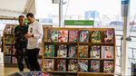 Menyusuri Koleksi Buku di Perpustakaan Apung Jakarta