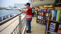 Nama Doulos Hope berarti “pelayan harapan”, dengan kata “Doulos” berasal dari bahasa Yunani yang berarti pelayan, sekaligus meneruskan warisan kapal Doulos yang digunakan dalam pelayanan kapal buku pada 1977 hingga 2010.