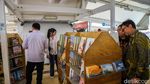 Menyusuri Koleksi Buku di Perpustakaan Apung Jakarta