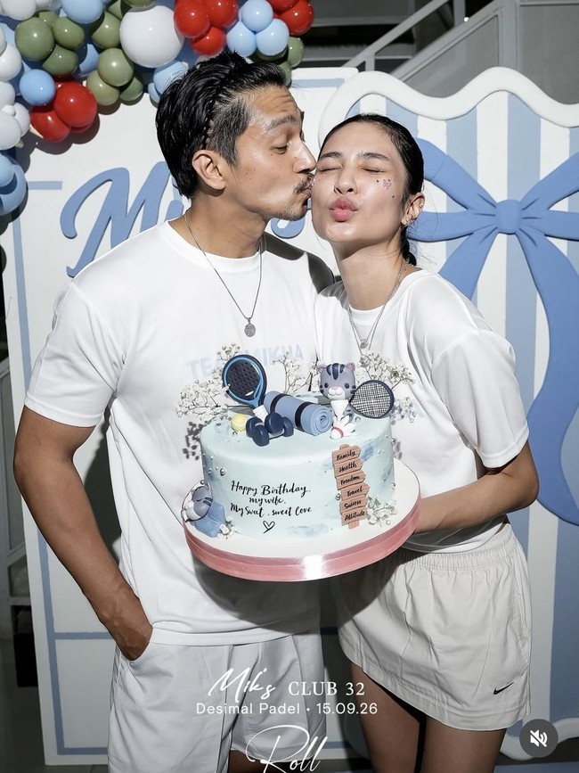 8 Potret Ultah ke-32 Mikha Tambayong Bertema Padel, Mesra Bareng Suami
