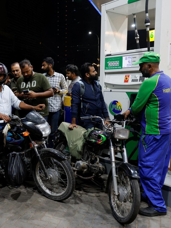 Pakistan Berlakukan Subsidi BBM untuk Kendaraan Kecil