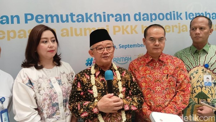 Peluncuran Dapodik Lembaga Kursus dan Pelepasan 2.452 Alumni LPK Bekerja ke Luar Negeri di LKP Puspita Martha International Beauty School, Jl KH Wahid Hasyim, Jakarta Pusat.