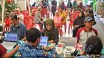 Menjaga Kesehatan di Usia Senja, Lansia Ikuti Pemeriksaan Gratis