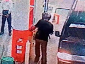 Penampakan Santuy Maling Gasak Duit Rp 14,5 Juta di Laci SPBU Magelang
