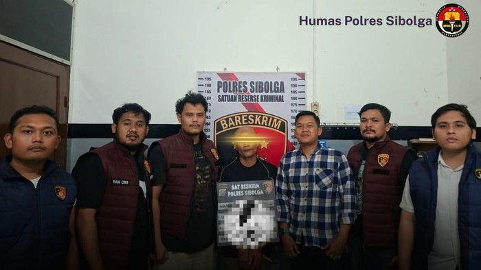 Pelaku penikaman saat ditangkap satreskrim Polres Sibolga