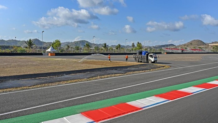Persiapan Sirkuit Mandalika jelang MotoGP Indonesia 2026. 