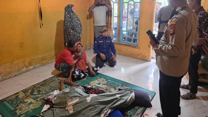 Polisi saat olah TKP pembunuhan di Banyuasin