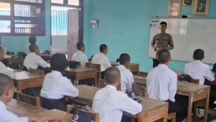 Polres Kepulauan Seribu edukasi pelajar lewat program Bapak Asuh Polri, Kamis (17/9/2026).