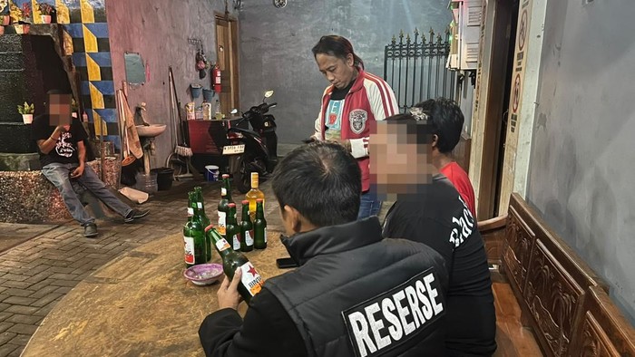 Polres Malang menggelar Operasi Cipta Kondisi untuk menekan peredaran minuman keras (miras). Sebanyak 2.307 botol miras disita petugas. (dok Istimewa)