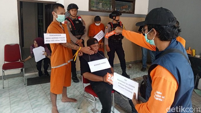 Rekonstruksi kasus penyekapan dan penganiayaan di Sumedang.