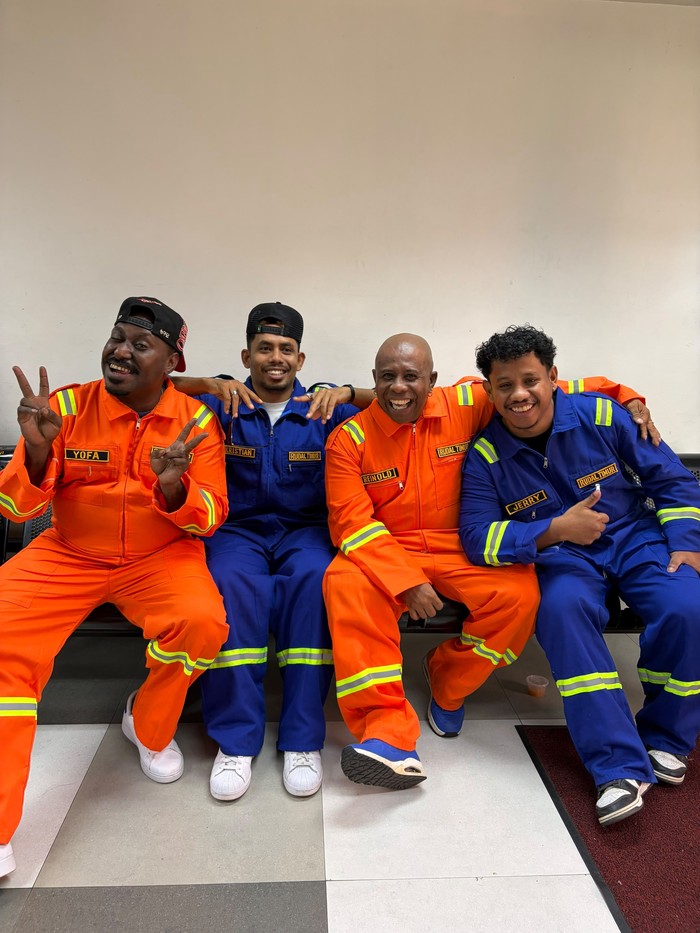 Empat personel Rudal Timur, Yofa, Christian, Ronald, dan Jerry, buktikan kemampuan musikalitas mereka.