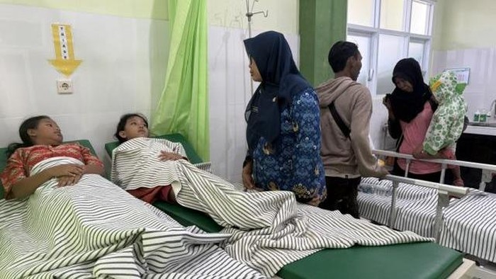 Sejumlah siswa SD negeri di Kediri diduga keracunan MBG,