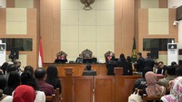 Diadili Usai 5 Kali Praperadilan, Roy Suryo Didakwa Memfitnah Jokowi