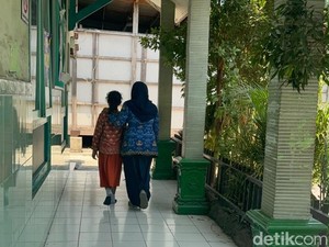 8 Siswa SD di Kediri Diduga Keracunan MBG, Guru Curigai Ayam Katsu