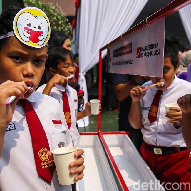 Siswa SDN Menteng 01 Belajar Merawat Gigi Sejak Dini