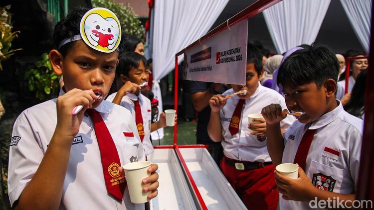 Siswa SDN Menteng 01 Belajar Merawat Gigi Sejak Dini