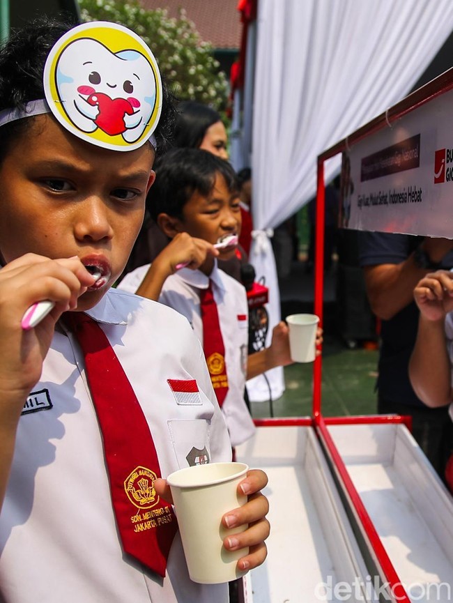 Siswa SDN Menteng 01 Belajar Merawat Gigi Sejak Dini